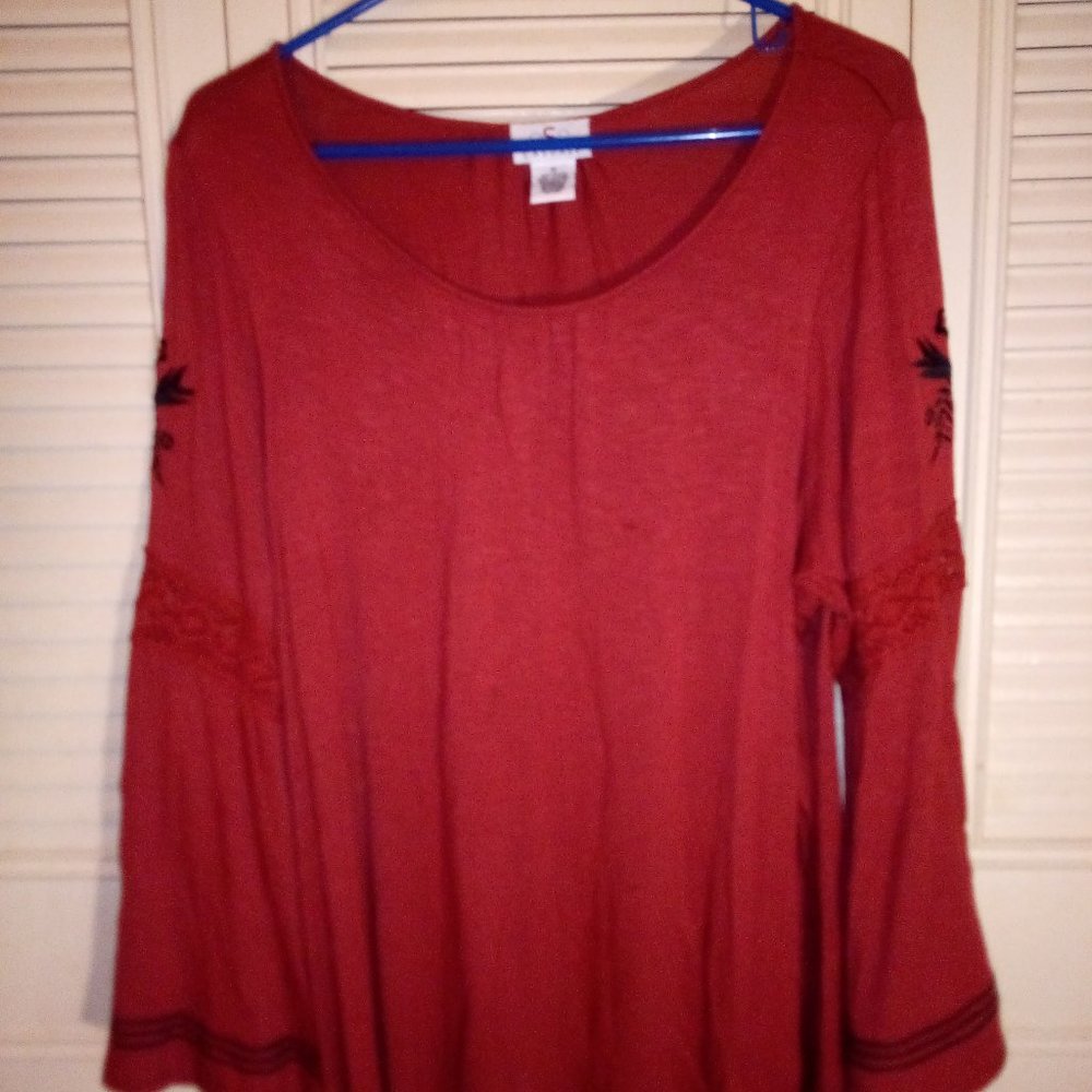 Oso Casuals size 1X  LS embridered top EUC